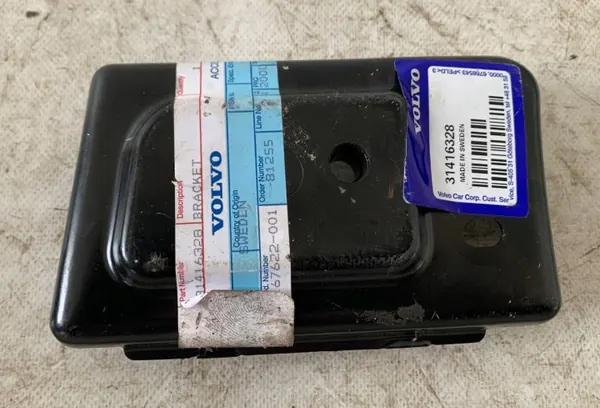 Oikea ovenkiinnike OEM 31416328 Volvo XC60 II:lle image 3