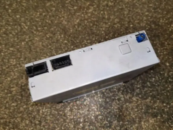 Audi CD-vaihtaja OEM 4E0910887K 3.0L Dieselille image 3
