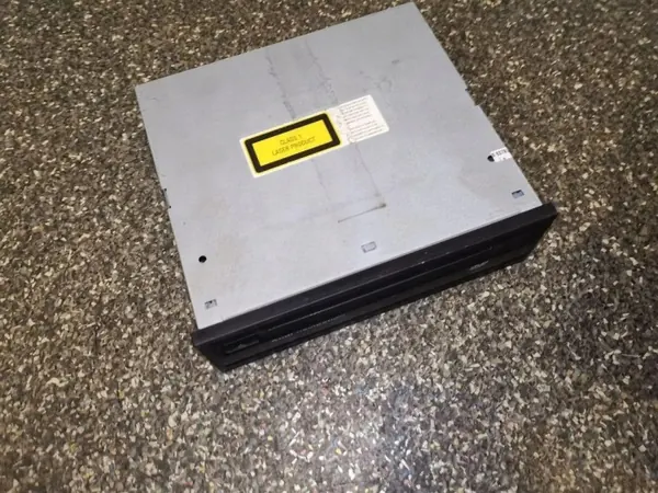Audi CD-vaihtaja OEM 4E0910887K 3.0L Dieselille image 4