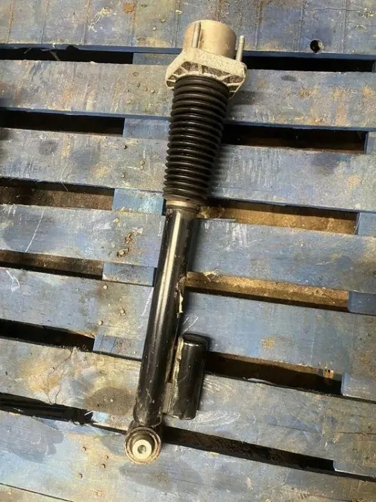 Amortiguador trasero derecho neumático L8B218A024AA Land Rover image 3
