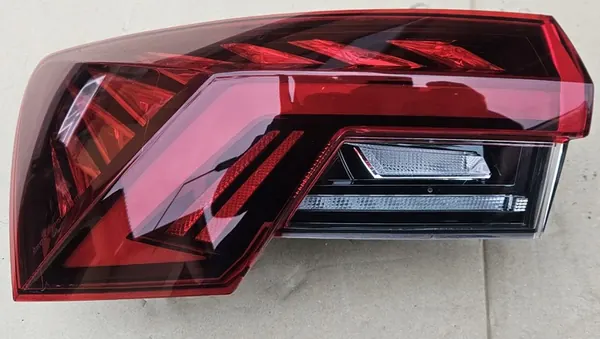 Luz Trasera Skoda Octavia IV LED Izquierda OEM 5E3945207A image 4