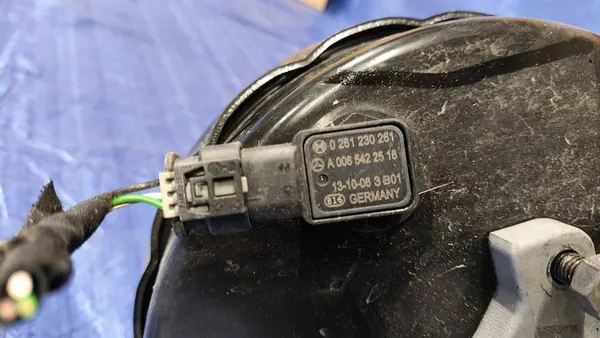 Complete Brake Booster A2074300130 Mercedes W207 image 4