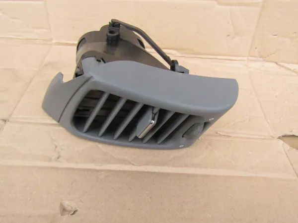 Höger grå ventilationsgallret OEM 2088300254 Mercedes image 6