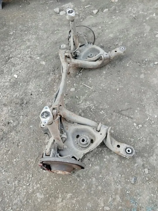 BELKA TYŁ OŚ TYLNA AUDI A6 C6 - Viga Trasera image 2