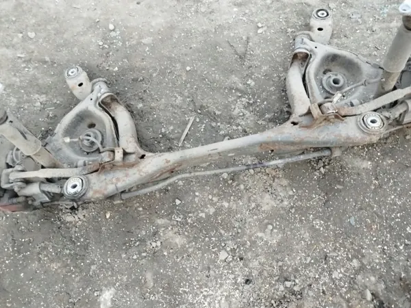 BELKA TYŁ OŚ TYLNA AUDI A6 C6 - Viga Trasera image 3