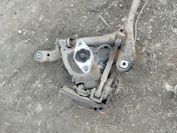 BELKA TYŁ OŚ TYLNA AUDI A6 C6 - Viga Trasera image 4