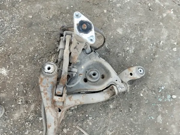 BELKA TYŁ OŚ TYLNA AUDI A6 C6 - Viga Trasera image 5