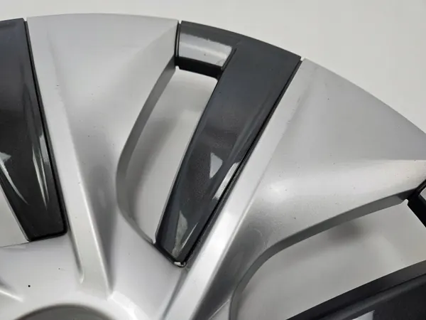 Tesla Model Y 2020+ 19" Radkappe OEM 1044235-00-B image 5
