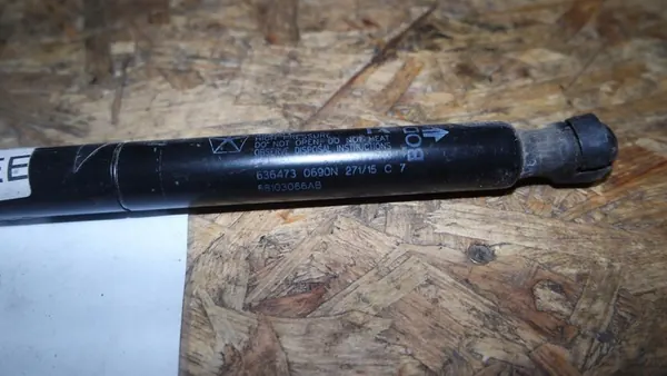 Baklucka dämpare Jeep Cherokee 2014 höger sida OEM image 2