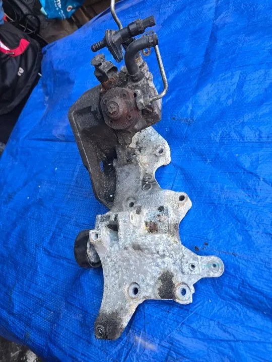 Bomba de inyección usada OEM 5K0 03L130755D para VW Golf VI image 3