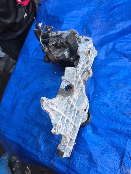 Bomba de inyección usada OEM 5K0 03L130755D para VW Golf VI image 5