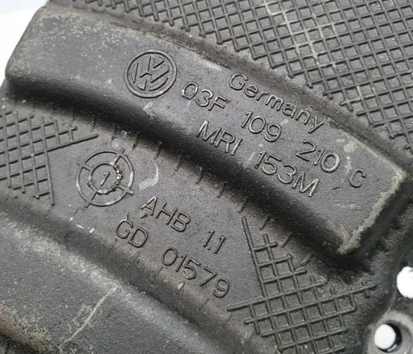 Skoda Fabia jakoketjun kansi OEM 03F109210C image 5