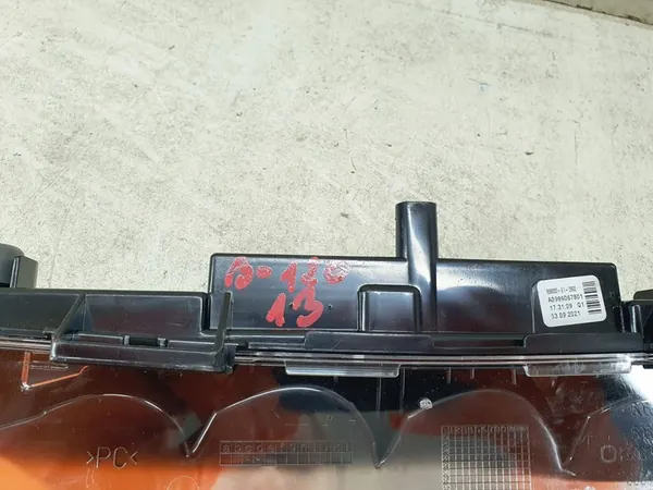 Farol de neblina dianteiro direito Mercedes-Benz C-Class W204 OEM A0999067801 image 10