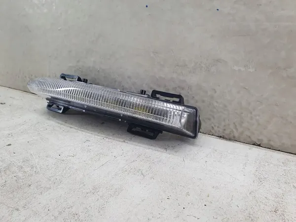 Farol de neblina dianteiro direito Mercedes-Benz C-Class W204 OEM A0999067801 image 4