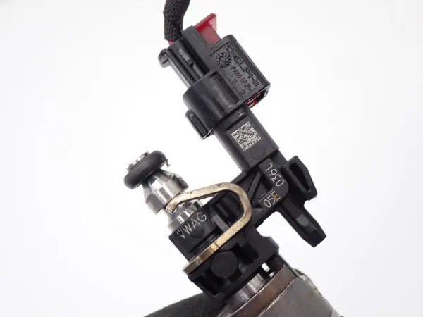 Inyector OEM 026150006Z para Skoda Octavia IV 1.5 TSI image 4