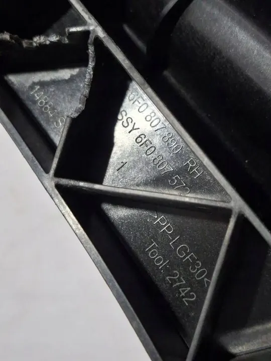 Support de lampe côté droit Seat Ibiza V (KJ) 2019 6F0807890 image 9