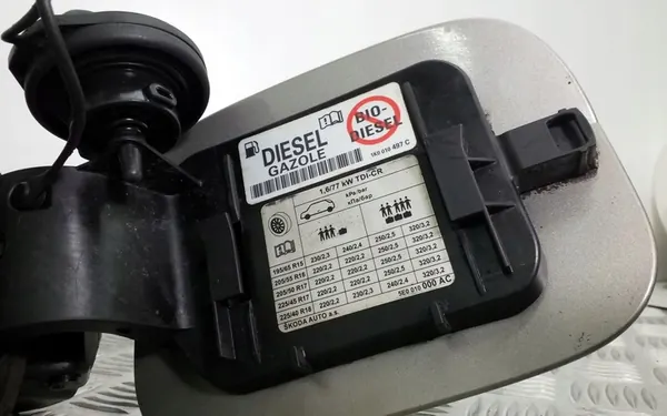 Skoda Octavia Mk3 (5E) 2015 Bränsletanklock 5E0010000AC image 4