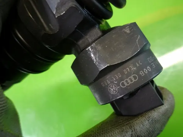 VW Sharan 1.9 TDI Conjunto de injetores 038130073AC image 2