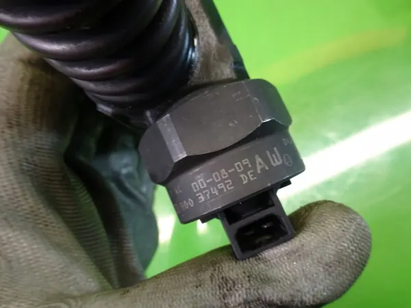 VW Sharan 1.9 TDI Conjunto de injetores 038130073AC image 3