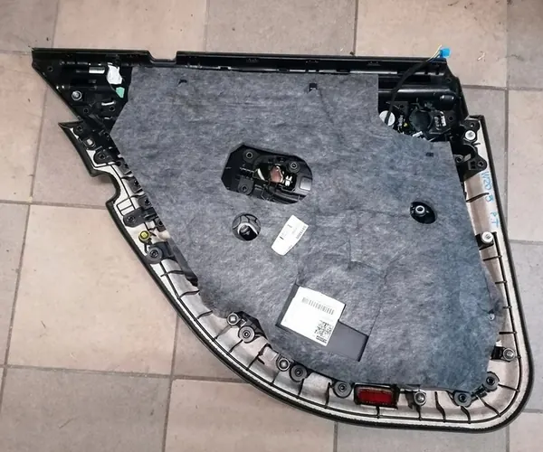 Mercedes C-KL W205 Rechter Achterpaneel A2467201048 image 2