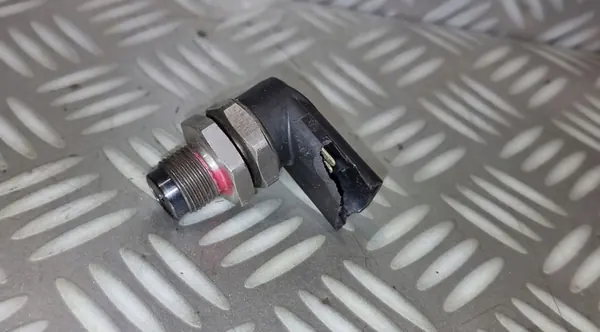 BMW E60 E83 Brandstofdruksensor 7787167 image 2