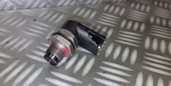 BMW E60 E83 Brandstofdruksensor 7787167 image 3