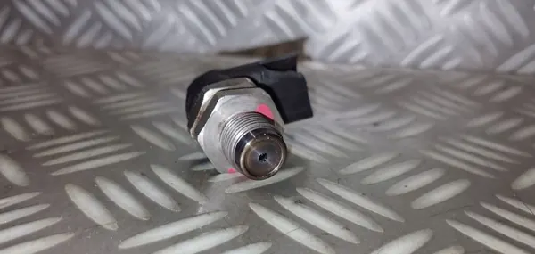 BMW E60 E83 Brandstofdruksensor 7787167 image 4