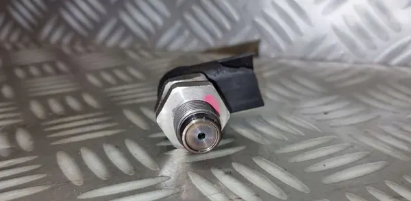 BMW E60 E83 Brandstofdruksensor 7787167 image 5