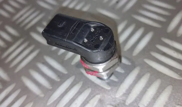 BMW E60 E83 Brandstofdruksensor 7787167 image 8