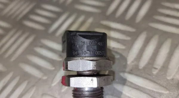 BMW E60 E83 Brandstofdruksensor 7787167 image 9