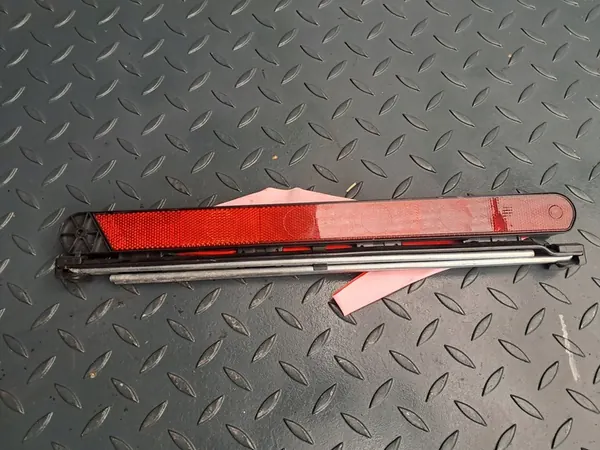 Triangle de signalisation d'urgence BMW E60 E39 E46 E38 E65 1 095 535 image 3