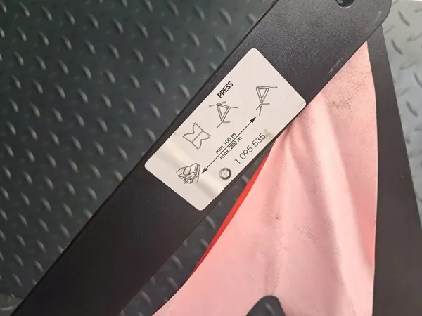 Triangle de signalisation d'urgence BMW E60 E39 E46 E38 E65 1 095 535 image 5