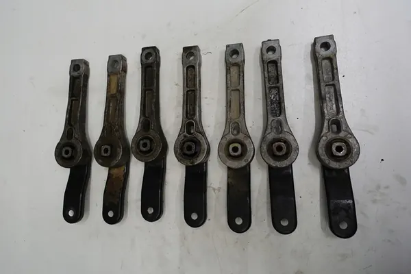 VW BEETLE 5C Vaihteiston Tuki 1K0199855BE image 2