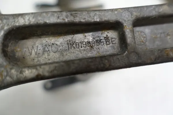 VW BEETLE 5C Vaihteiston Tuki 1K0199855BE image 3