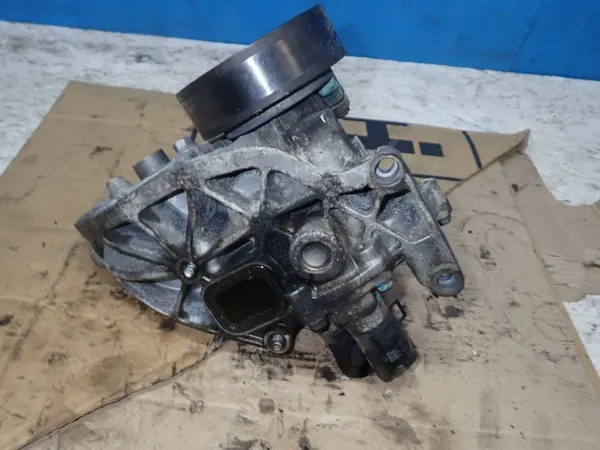 Bomba de agua OEM 25189645 para Opel 2.2 CDI image 4