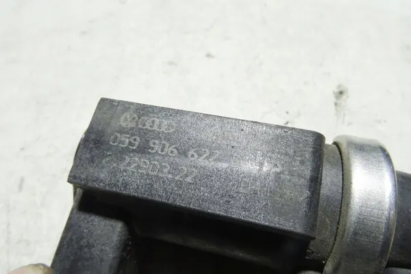 Elektromagnetisk ventil AUDI A6 2.5L Diesel 059906627B image 2