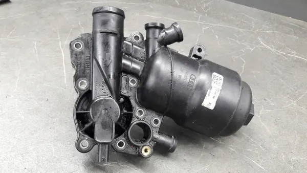 Base de filtre à huile OEM 70377288 pour Audi A8 D4, A4 B8 image 2