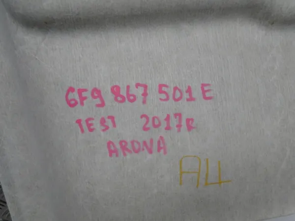 OEM 6F9867501E Seat Arona Sivukoriste Musta image 6