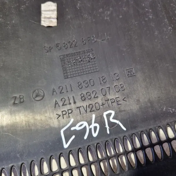 Mercedes W211 Lift-deksel OEM A2118301813 - Gebruikt image 3