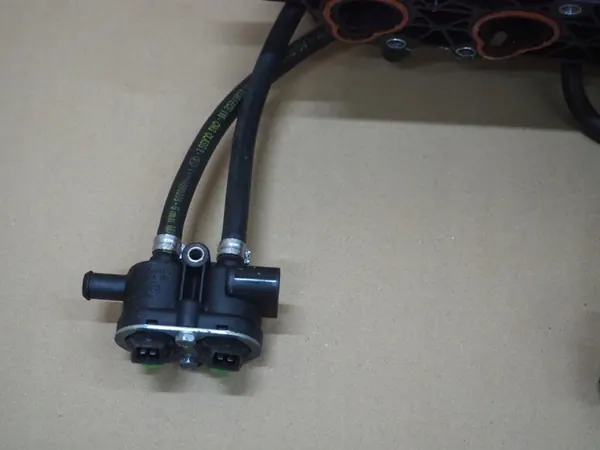 Coletor de Admissão Injetores de Gás 1.4 8V Dacia Sandero I 7700273860 image 3