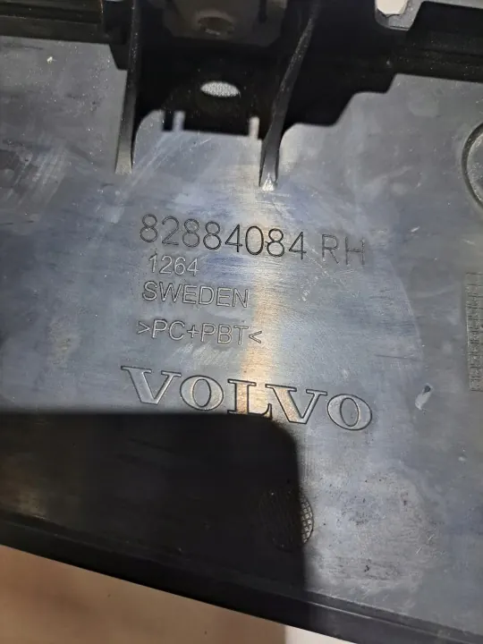Renfort phare angle droit OEM 82884084 Volvo FH4 image 7