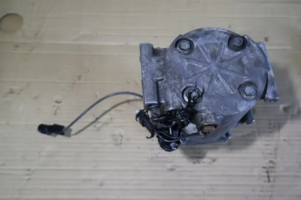 Compresseur de climatisation Mitsubishi Outlander I 2.0 03-07 image 4