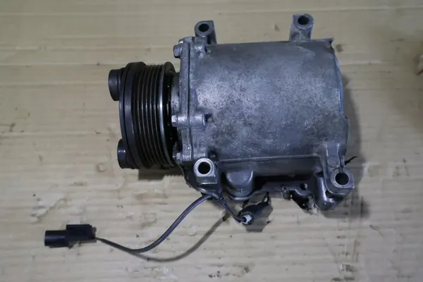 Compresseur de climatisation Mitsubishi Outlander I 2.0 03-07 image 5
