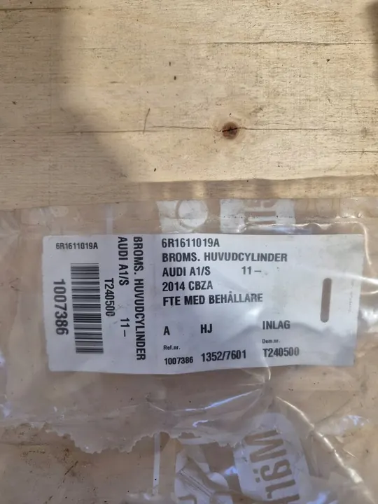 AUDI A1 Remvloeistofreservoir 6R1611019A image 2