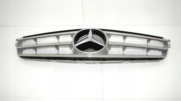 Mercedes W204 bumperrooster OEM 375484896 (2007-2011) image 4