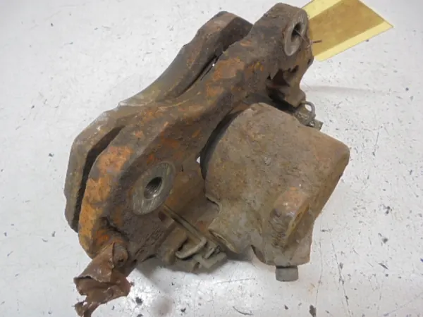 Mitsubishi OE AK-12-39956 Voor rechter remklauw image 2