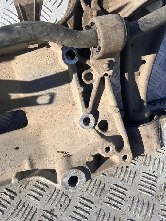 Audi TT 8J Framsubframe 3Q0199369F image 6