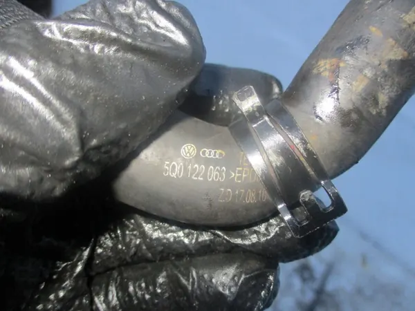 Elektrisk vattenpump och slang Audi VW Seat Skoda 1.2 1.4 TSI image 3