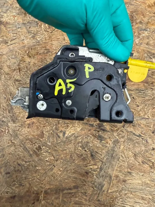 AUDI A4 B8 1.8 TFSI Främre Höger Dörrlås 8J1837016A image 4