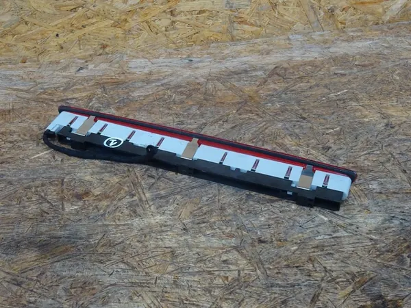 AUDI A3 8P 3D Luz de Freno Tercera 8P3945097 image 2